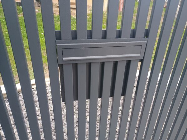 We manufactured and installed a turnkey double-leaf gate with full automation for the client