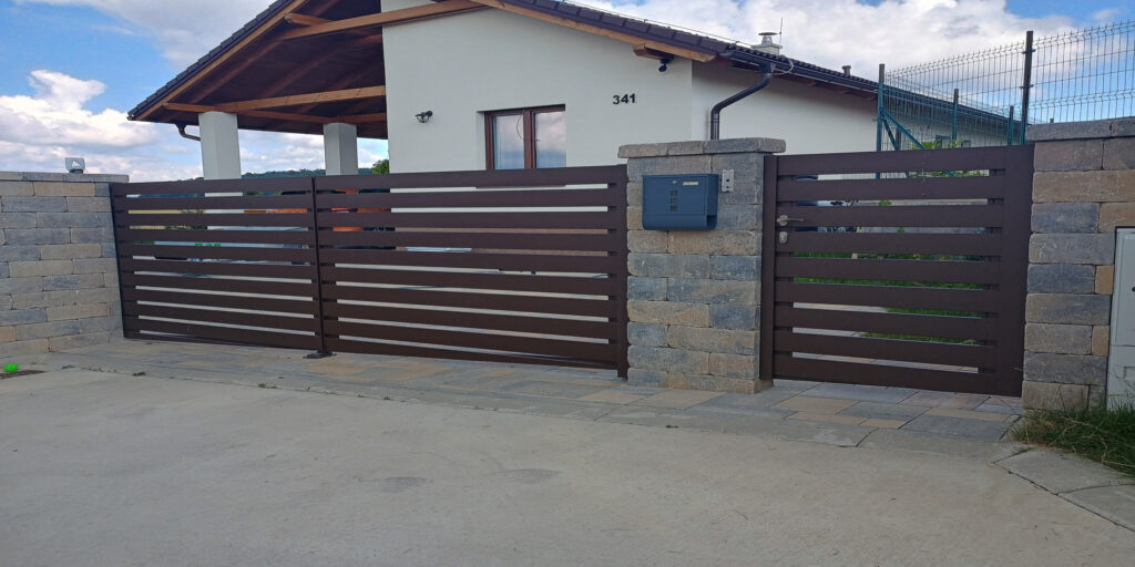 Another successfully delivered project for our client in the village of Šemša. It contained a fully automated double-leaf gate and pedestrian gate with stainless steel hardware and a video intercom.