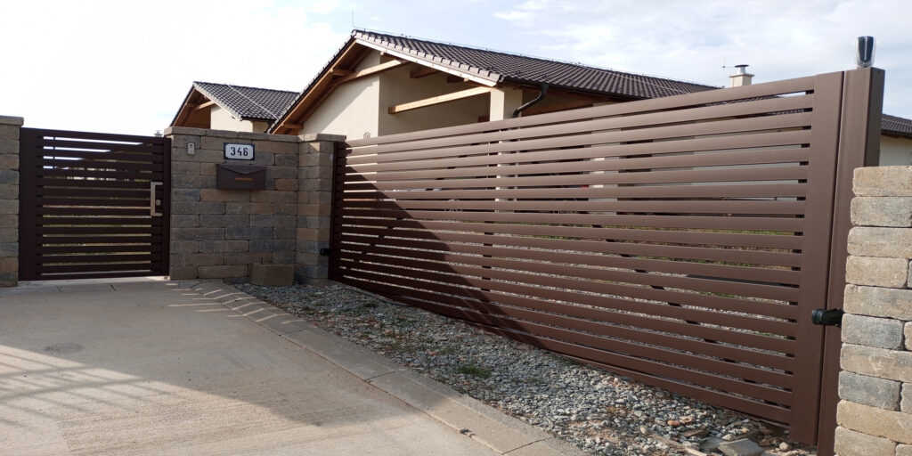 A single-leaf gate with full automation and an Italian KEY drive system is an excellent example of combining functionality with modern design.