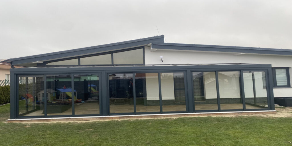 As part of this project, we implemented the CLOUD rafter pergola with glazing, three support columns, and a reinforcement beam