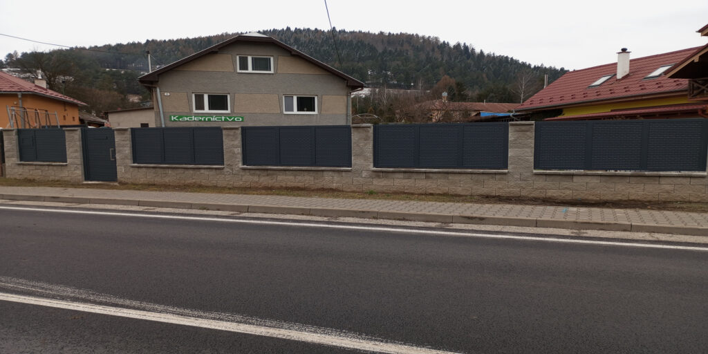 In the village of Kolinovce, we carried out a project to fence the front part of a property, including a pedestrian gate